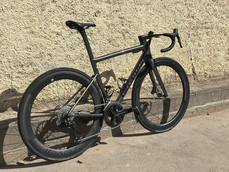 Specialized Tarmac Shimano 105 Di2 2025 Road & Gravel de segunda mano, Gris claro — imagen 3 de 12