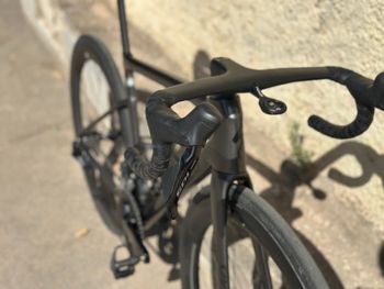 Specialized Tarmac Shimano 105 Di2 2025 Road & Gravel de segunda mano, Gris claro — imagen 5 de 12