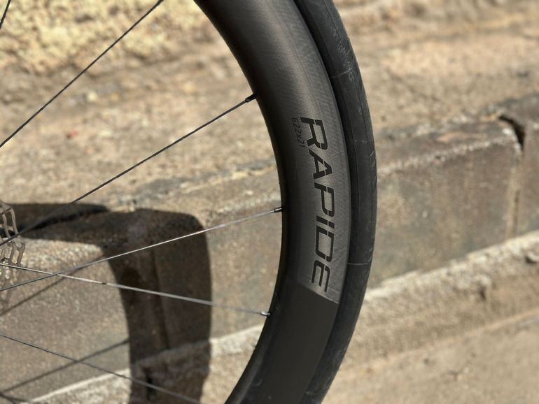 Specialized Tarmac Shimano 105 Di2 2025 Road & Gravel de segunda mano, Gris claro — imagen 11 de 12