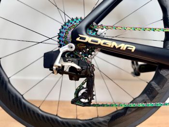Tweedehands Pinarello DOGMA F SRAM RED ETAP AXS 2026 2026 Road & Gravel — afbeelding 4 van 25