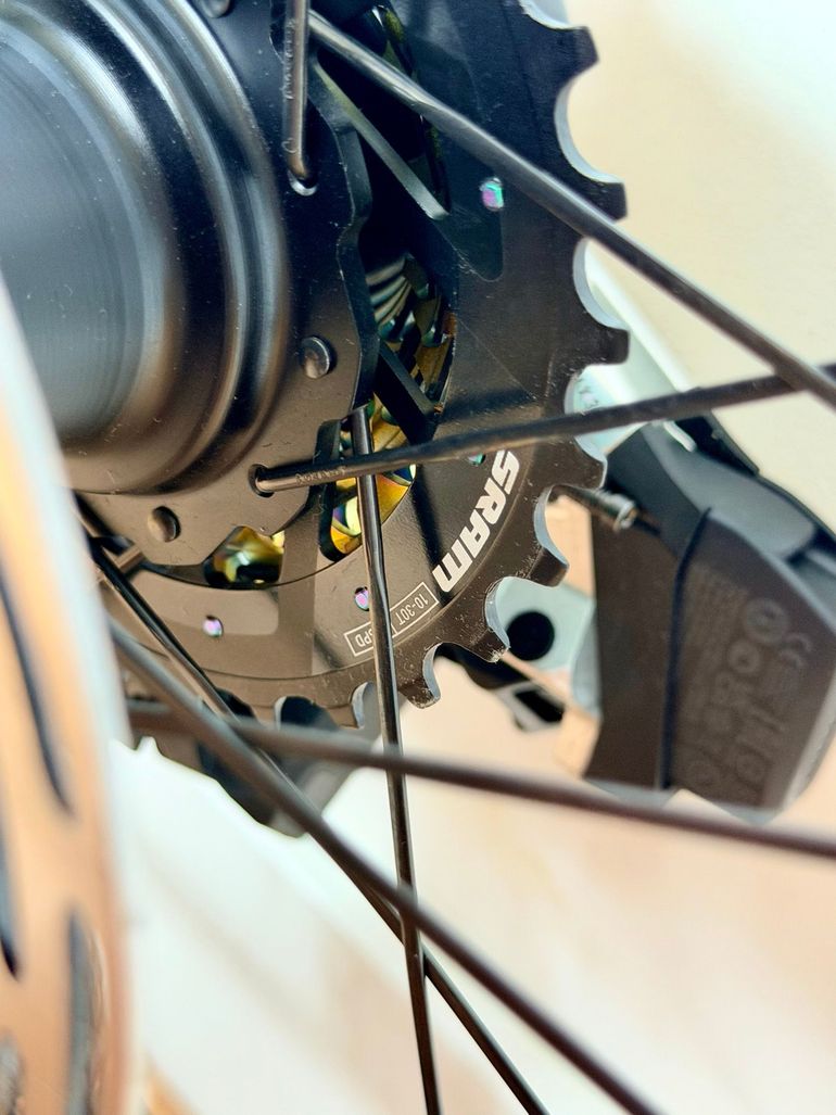 Tweedehands Pinarello DOGMA F SRAM RED ETAP AXS 2026 2026 Road & Gravel — afbeelding 17 van 25