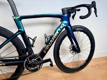 Tweedehands Pinarello DOGMA F SRAM RED ETAP AXS 2026 2026 Road & Gravel — afbeelding 2 van 25