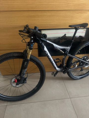 Orbea OIZ M10 TR 2022 2022 Mountainbike usato, Grigio chiaro — immagine 3 di 3