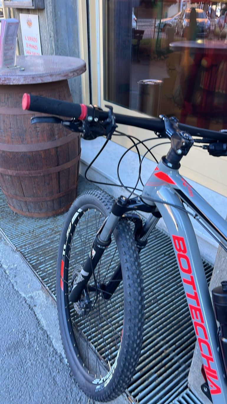 Bottecchia Custom Shimano GRX 2020 Mountainbike usato, Grigio chiaro — immagine 2 di 3