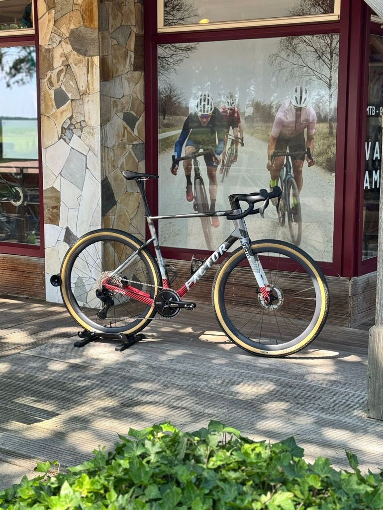 Used Factor ALUTO Shimano GRX 2026 Road & Gravel, Light Gray — image 2 of 5