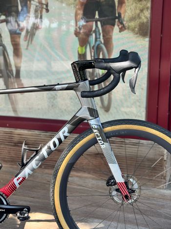 Used Factor ALUTO Shimano GRX 2026 Road & Gravel, Light Gray — image 4 of 5