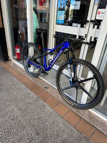 ORBEA OIZ M LTD FLIGHT ATTENDANT 2026 2026 Mountainbike de segunda mano, Azul — imagen 21 de 23