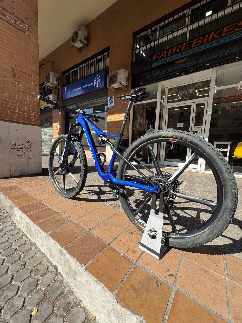 ORBEA OIZ M LTD FLIGHT ATTENDANT 2026 2026 Mountainbike de segunda mano, Azul — imagen 13 de 23