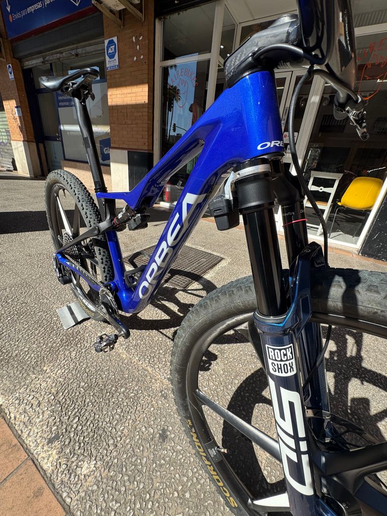 ORBEA OIZ M LTD FLIGHT ATTENDANT 2026 2026 Mountainbike de segunda mano, Azul — imagen 9 de 23