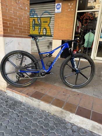 ORBEA OIZ M LTD FLIGHT ATTENDANT 2026 2026 Mountainbike de segunda mano, Azul — imagen 19 de 23