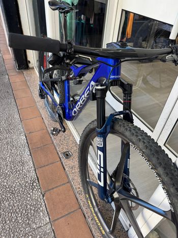 ORBEA OIZ M LTD FLIGHT ATTENDANT 2026 2026 Mountainbike de segunda mano, Azul — imagen 22 de 23