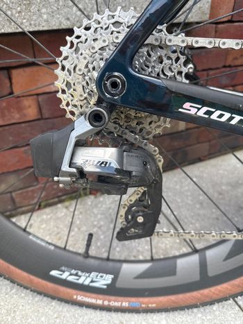 Used Scott Addict Gravel 20 2025 2025 Road & Gravel, Black — image 2 of 4