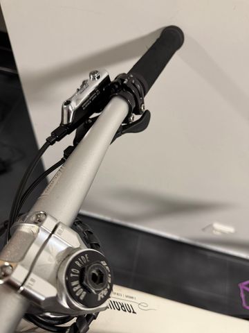 Used Canyon Torque Shimano Deore XT 2022 Mountainbike, White — image 7 of 13