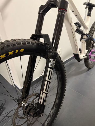 Used Canyon Torque Shimano Deore XT 2022 Mountainbike, White — image 5 of 13