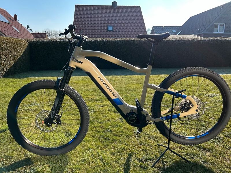 Used Haibike HardSeven 7 2022 2022 Mountainbike, White, 27.5 — image 1 of 11