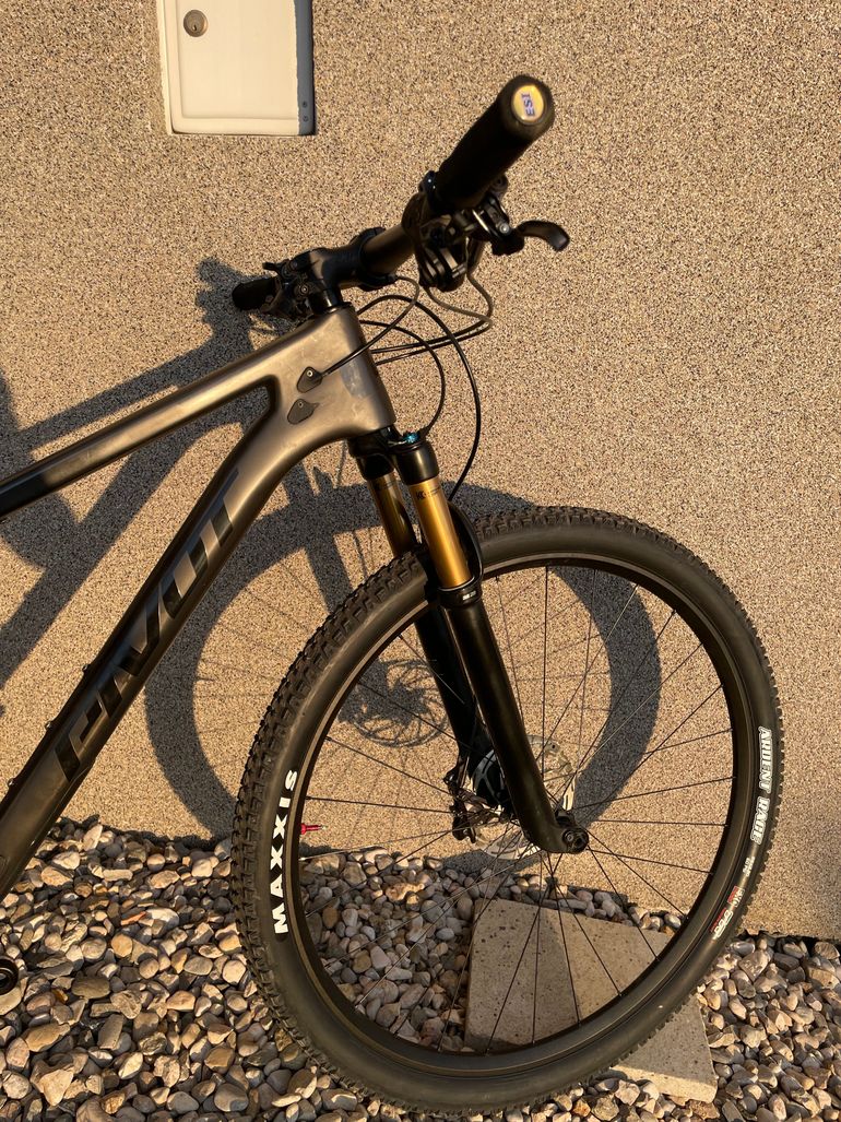 Used Pivot Mach 4 Shimano XTR 2024 Mountainbike, Black — image 7 of 10