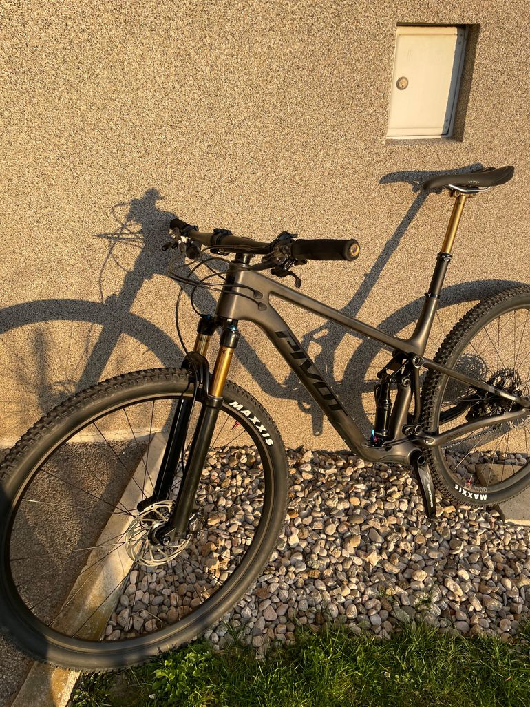 Used Pivot Mach 4 Shimano XTR 2024 Mountainbike, Black — image 2 of 10