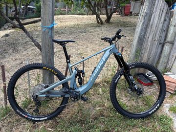 Ghost Path Riot Advanced 2025 Mountainbike usato, Grigio chiaro — immagine 1 di 8