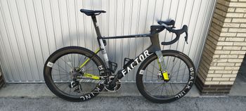 Używany Factor OSTRO VAM - SRAM Red w/ Power Meter - New 2024 2024 Road & Gravel