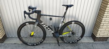 Używany Factor OSTRO VAM - SRAM Red w/ Power Meter - New 2024 2024 Road & Gravel — zdjęcie 2 z 7
