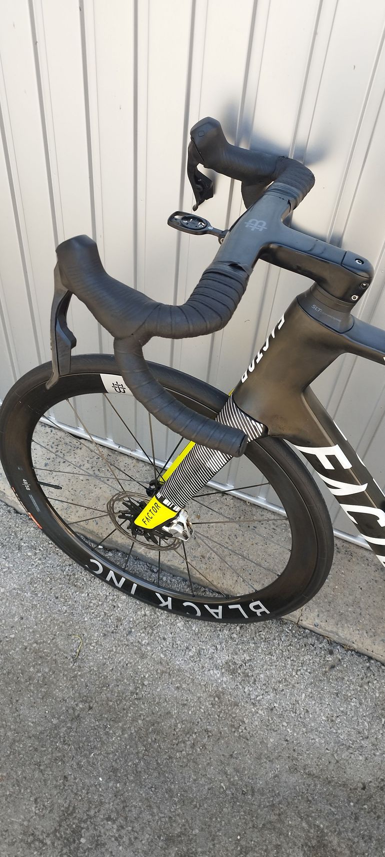 Używany Factor OSTRO VAM - SRAM Red w/ Power Meter - New 2024 2024 Road & Gravel — zdjęcie 5 z 7