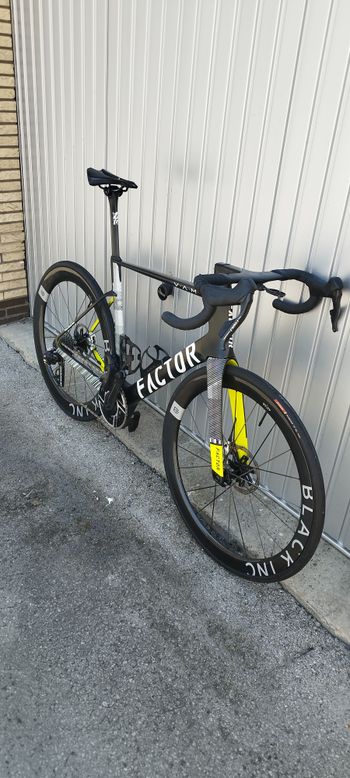 Używany Factor OSTRO VAM - SRAM Red w/ Power Meter - New 2024 2024 Road & Gravel — zdjęcie 4 z 7