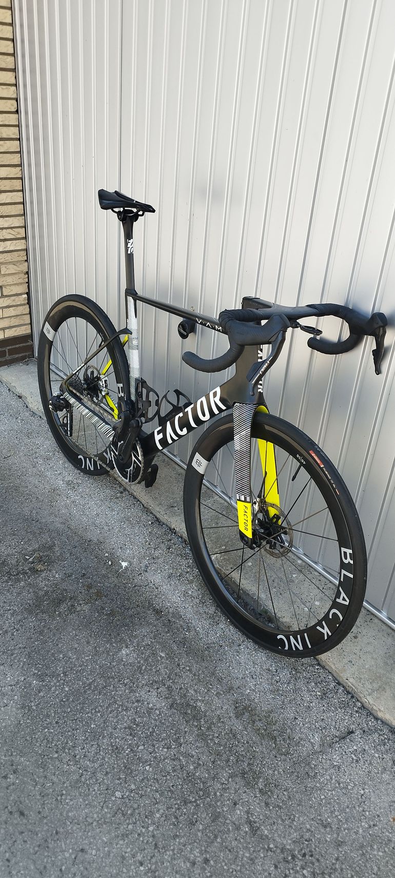 Używany Factor OSTRO VAM - SRAM Red w/ Power Meter - New 2024 2024 Road & Gravel — zdjęcie 4 z 7