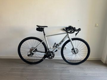 Brugt CUBE ATTAIN, RACE 2026 2026 Road & Gravel