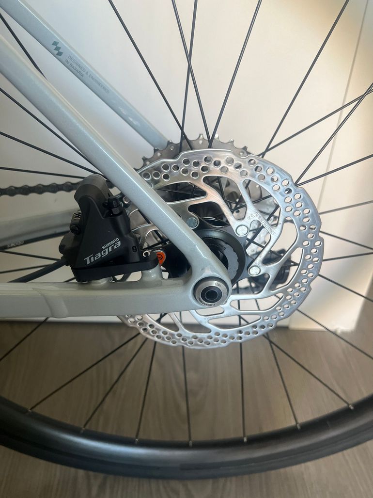 CUBE ATTAIN, RACE 2026 2026 Road & Gravel de segunda mano, Gris claro — imagen 2 de 6
