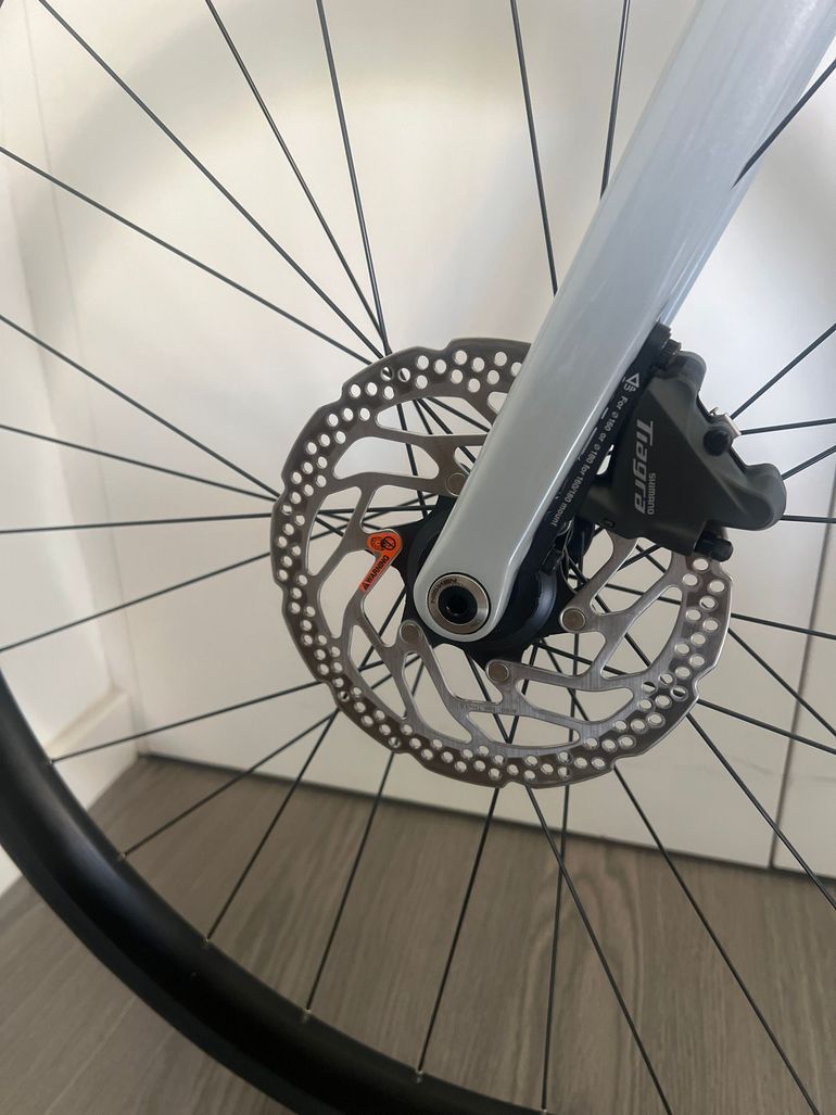 CUBE ATTAIN, RACE 2026 2026 Road & Gravel de segunda mano, Gris claro — imagen 3 de 6