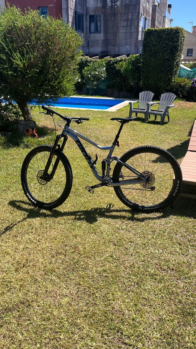 Giant Stance 2022 2022 Mountainbike d'occasion — image 1 sur 13