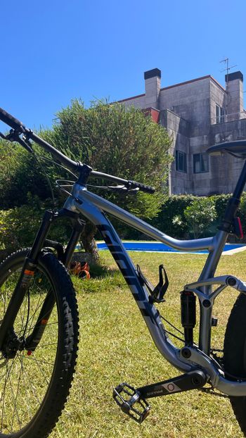 Giant Stance 2022 2022 Mountainbike d'occasion — image 2 sur 13