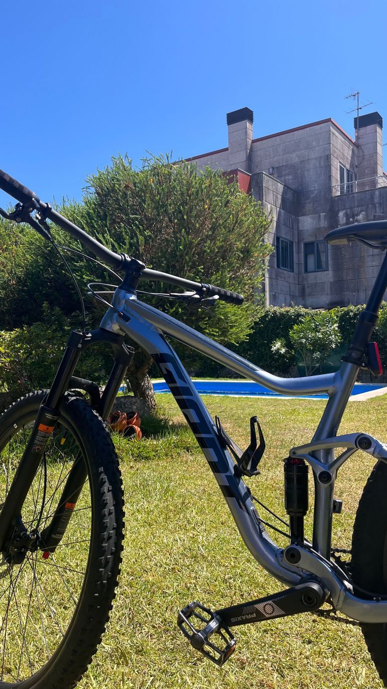 Giant Stance 2022 2022 Mountainbike d'occasion — image 2 sur 13