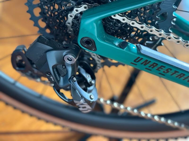Used BMC URS 01 TWO 2021 2021 Road & Gravel, Green — image 5 of 8