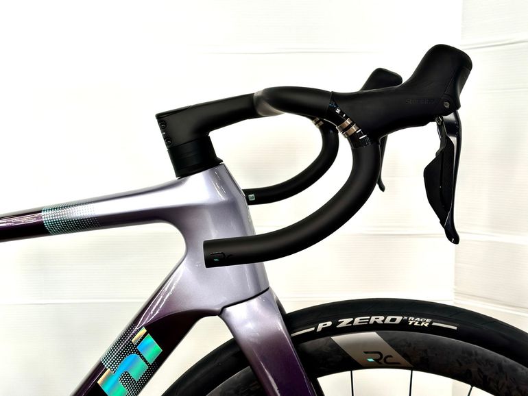Použité Bianchi Infinito Launch Edition ULTEGRA DI2 2026 2026 Road & Gravel — obrázek 6 z 10