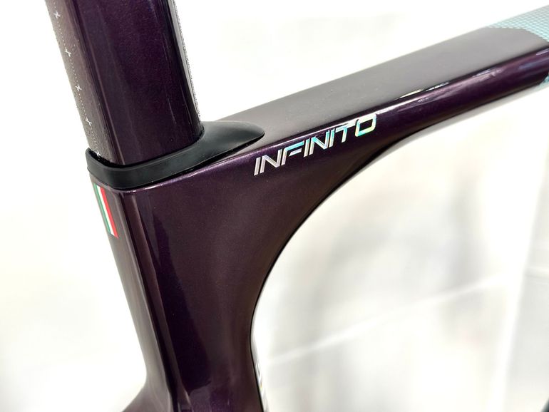 Použité Bianchi Infinito Launch Edition ULTEGRA DI2 2026 2026 Road & Gravel — obrázek 5 z 10