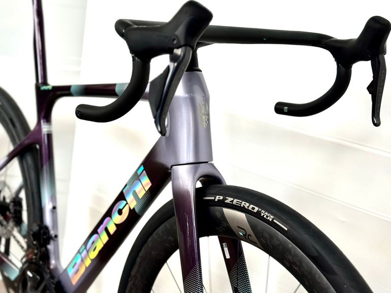 Použité Bianchi Infinito Launch Edition ULTEGRA DI2 2026 2026 Road & Gravel — obrázek 8 z 10