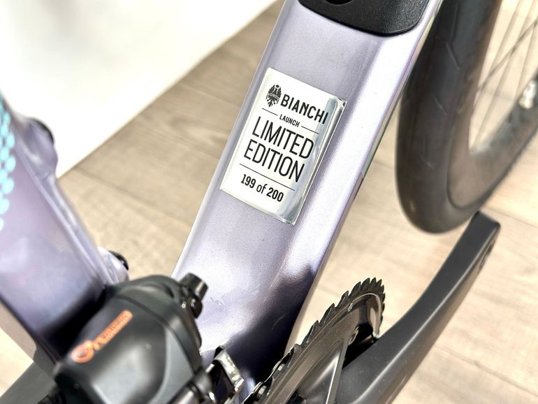 Použité Bianchi Infinito Launch Edition ULTEGRA DI2 2026 2026 Road & Gravel — obrázek 2 z 10