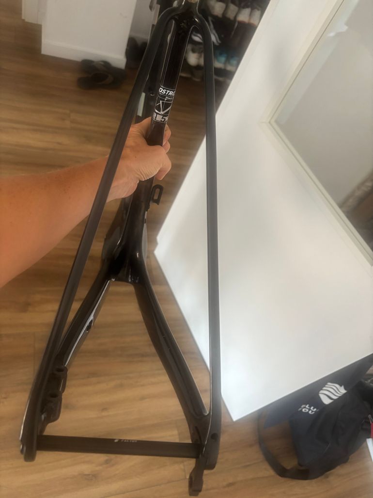 Käytetty Factor OSTRO VAM - Frameset Premium 2024 Frameset 2024 Road & Gravel — kuva 8 / 10