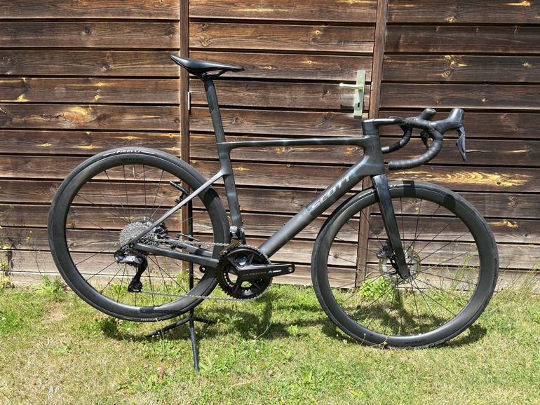 Gebrauchtes Scott Addict RC 10 2025 2025 Road & Gravel, Schwarz — Bild 1 von 11