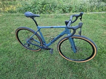 Brugt Canyon Grizl CF SL 7 eTap 2023 2023 Road & Gravel