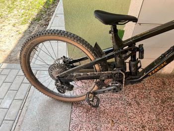 Used Trek Slash 9.8 GX AXS T-Type Gen 6 2025 2025 Mountainbike, Green, 27.5, 29 — image 3 of 6