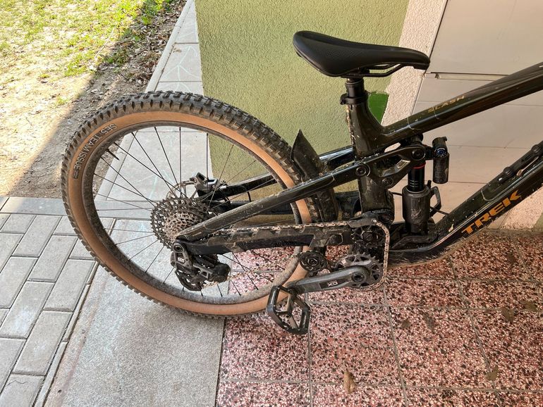Used Trek Slash 9.8 GX AXS T-Type Gen 6 2025 2025 Mountainbike, Green, 27.5, 29 — image 3 of 6