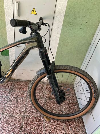 Used Trek Slash 9.8 GX AXS T-Type Gen 6 2025 2025 Mountainbike, Green, 27.5, 29 — image 2 of 6