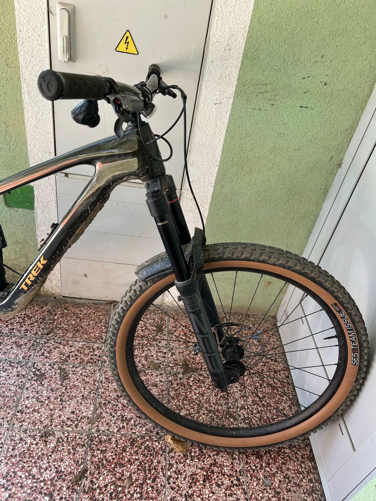 Used Trek Slash 9.8 GX AXS T-Type Gen 6 2025 2025 Mountainbike, Green, 27.5, 29 — image 2 of 6