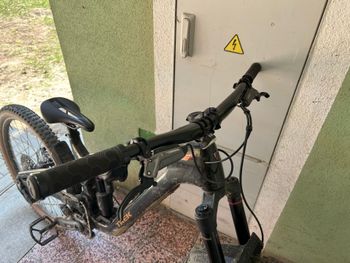Used Trek Slash 9.8 GX AXS T-Type Gen 6 2025 2025 Mountainbike, Green, 27.5, 29 — image 5 of 6