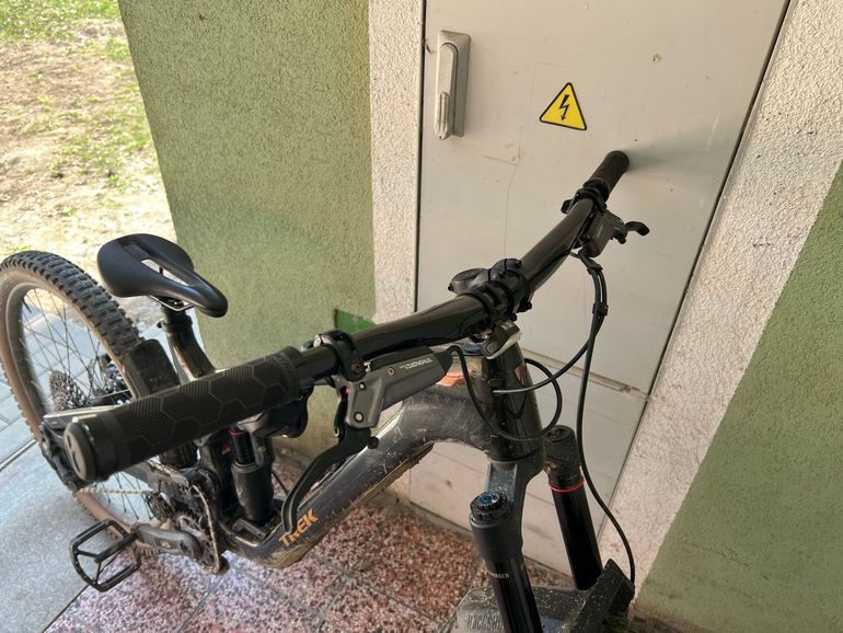 Used Trek Slash 9.8 GX AXS T-Type Gen 6 2025 2025 Mountainbike, Green, 27.5, 29 — image 5 of 6