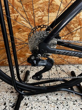 Použité Specialized Tarmac SL7 Comp - Shimano 105 Di2 2025 2025 Road & Gravel — obrázek 3 z 15