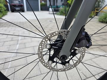 Used BMC Roadmachine 01 THREE 2023 2023 Road & Gravel, Light Gray — image 11 of 17