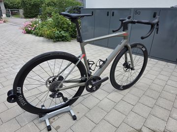 Used BMC Roadmachine 01 THREE 2023 2023 Road & Gravel, Light Gray — image 2 of 17